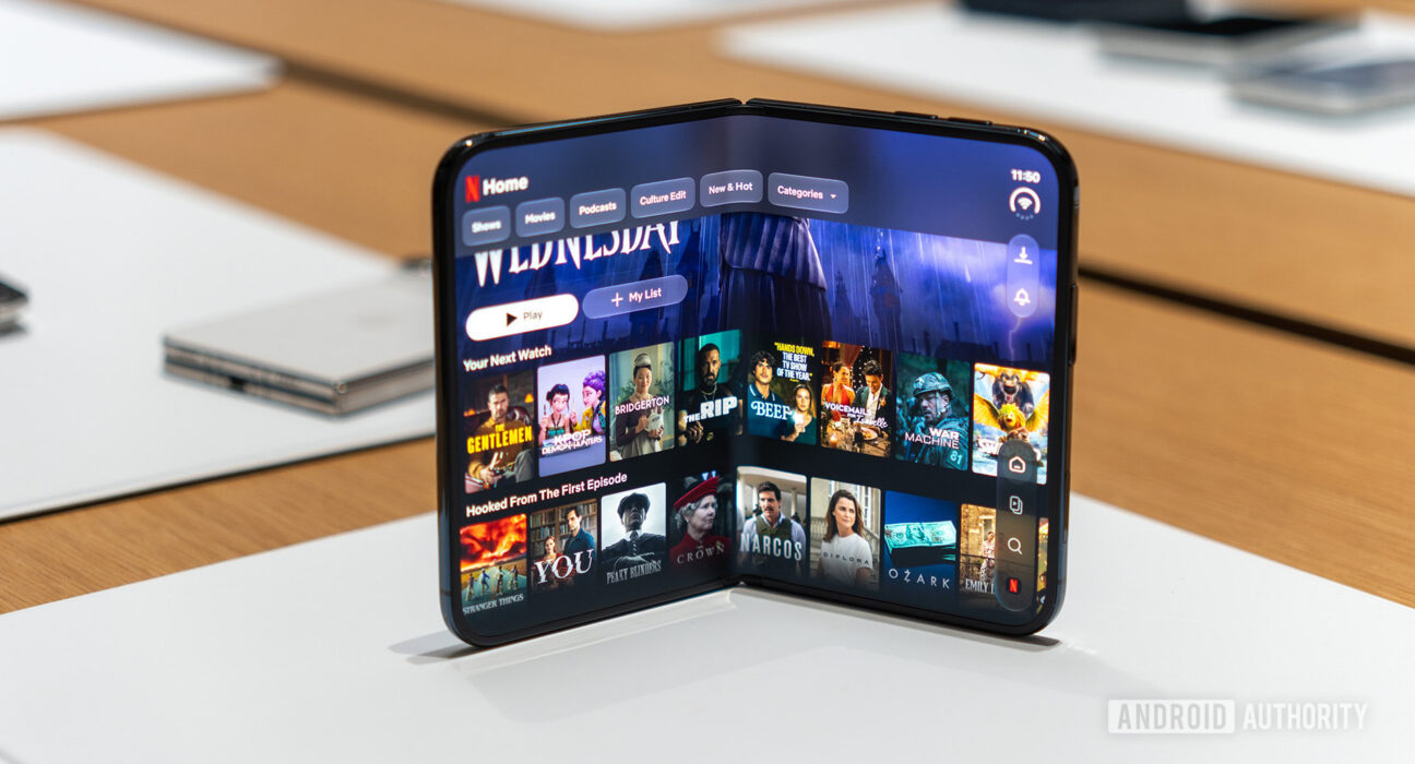 Apple iPhone Duo concept and foldable displays interface optimization
