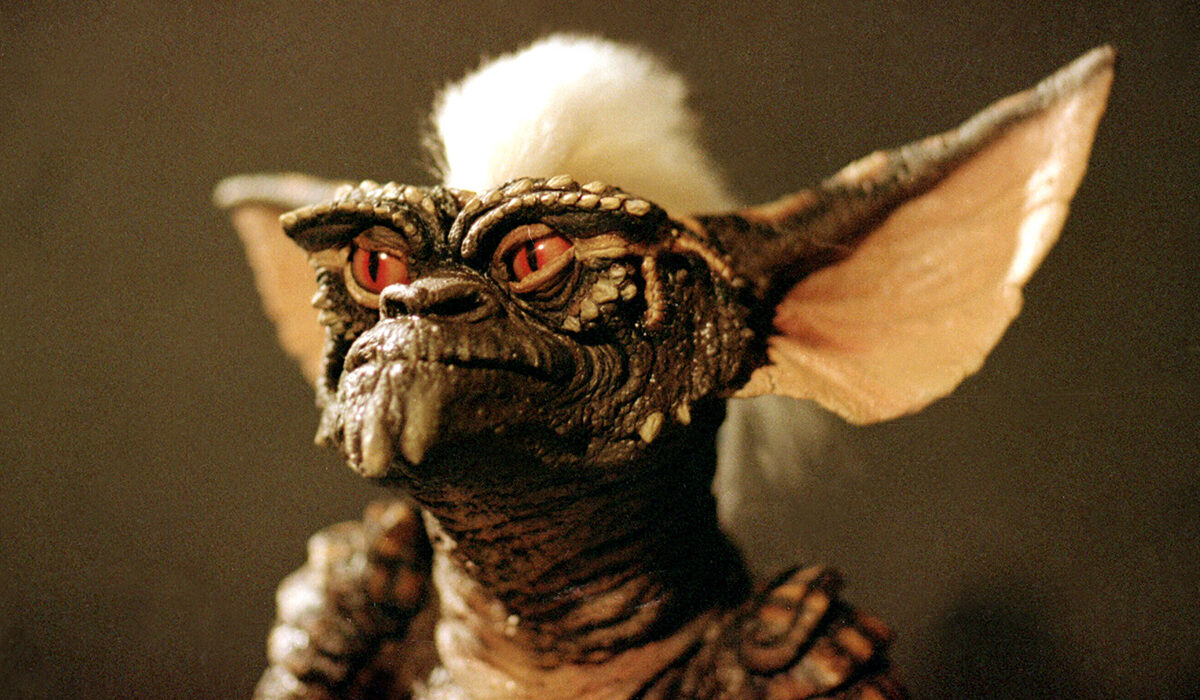 Makhluk Gremlins menebar kekacauan di film retro komedi horor 80-an.