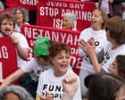 Susan Sarandon dan peserta protes di New York ditahan pihak berwenang
