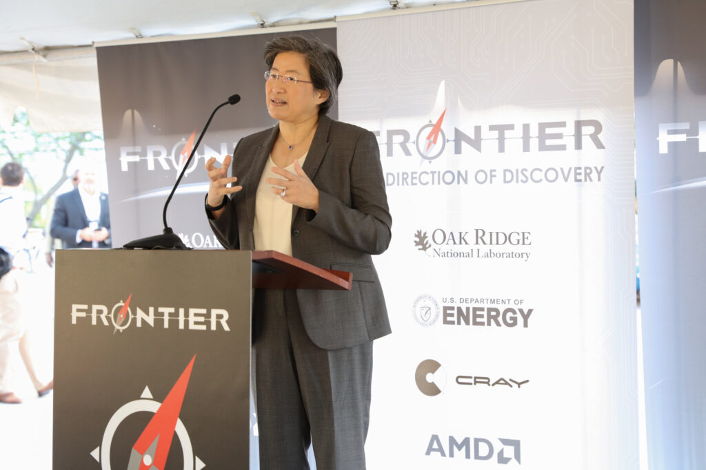 CEO AMD Lisa Su berbicara mengenai visi arsitektur komputasi dan kecerdasan buatan di hadapan audiens