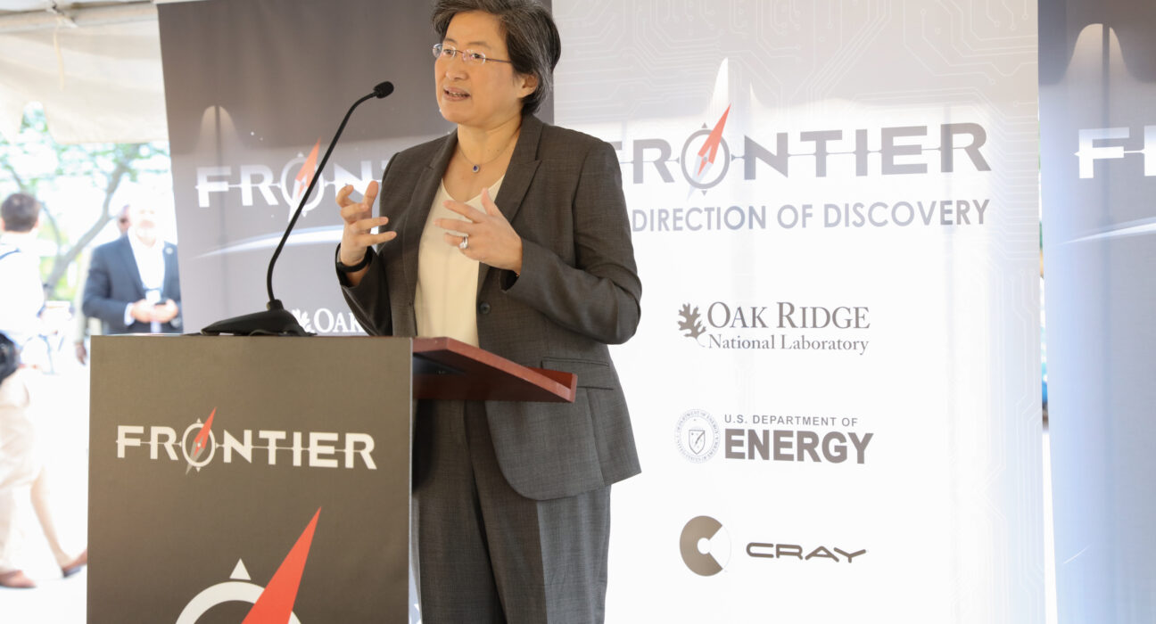CEO AMD Lisa Su berbicara mengenai visi arsitektur komputasi dan kecerdasan buatan di hadapan audiens
