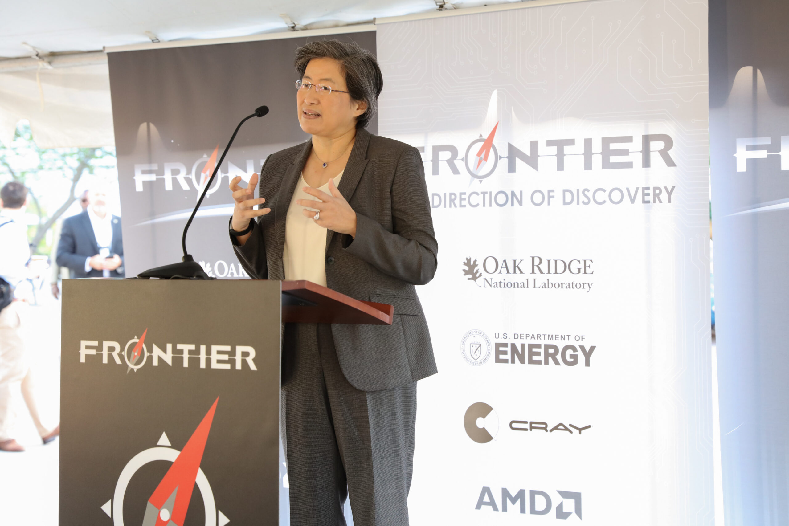 CEO AMD Lisa Su berbicara mengenai visi arsitektur komputasi dan kecerdasan buatan di hadapan audiens