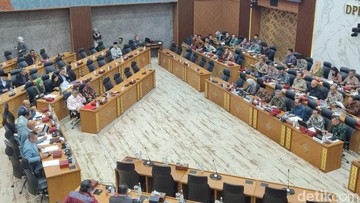 Rapat Badan Anggaran DPR membahas RAPBN 2027