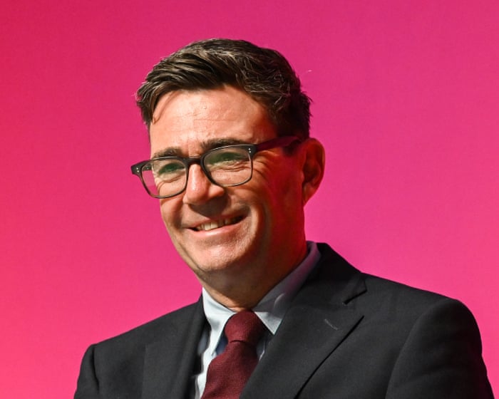 Perdana Menteri Inggris Andy Burnham menyampaikan pidato terkait reformasi sistem perawatan sosial di Konferensi Partai Buruh di Liverpool