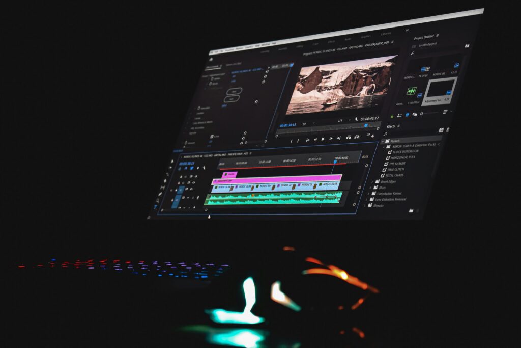 Alur kerja penyuntingan video dan ekstraksi subtitle digital pada monitor