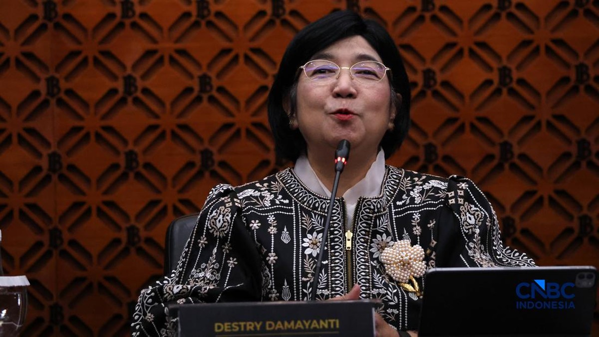Gubernur Bank Indonesia Destry Damayanti memaparkan progres Rupiah Digital dan stablecoin di DPR RI
