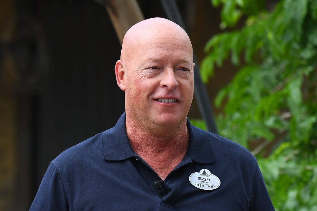 Bob Chapek Mantan CEO Walt Disney mempublikasikan buku tentang intrik pemecatan di Hollywood