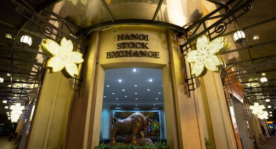 Bursa saham Vietnam setelah naik kelas ke emerging market FTSE Russell