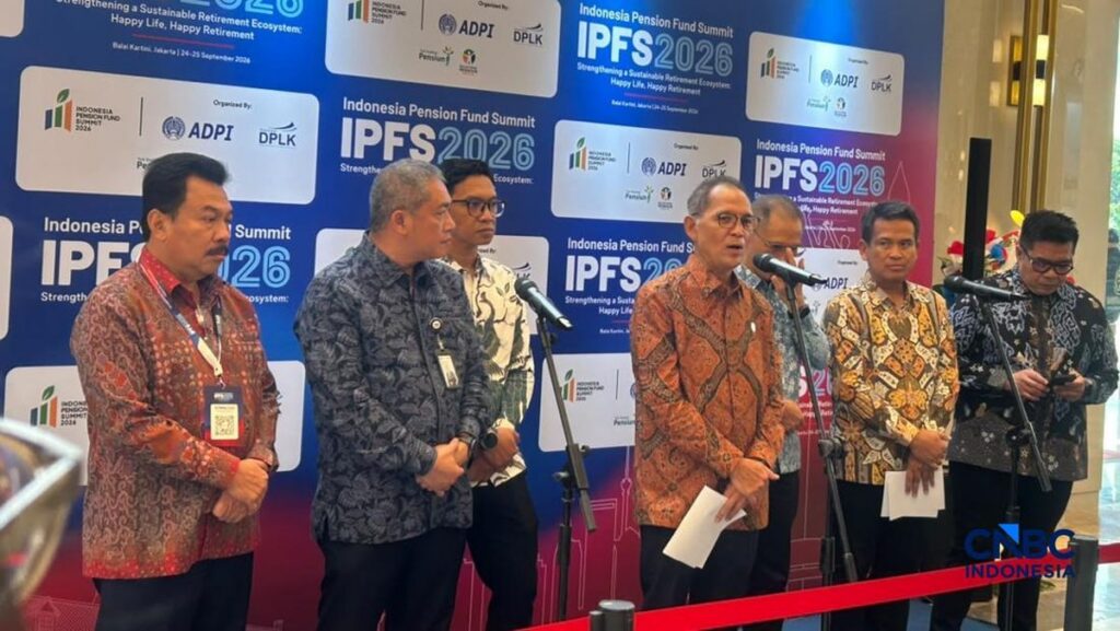 Kepala Eksekutif Pengawas PPDP OJK Ogi Prastomiyono memaparkan rencana aturan investasi luar negeri dana pensiun di IPFS 2026