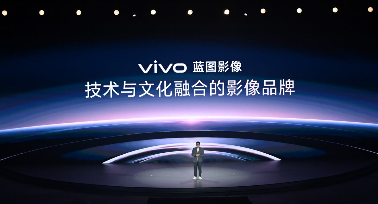 Vivo X500 Pro Max dengan sistem kamera ZEISS dalam materi resmi Vivo China