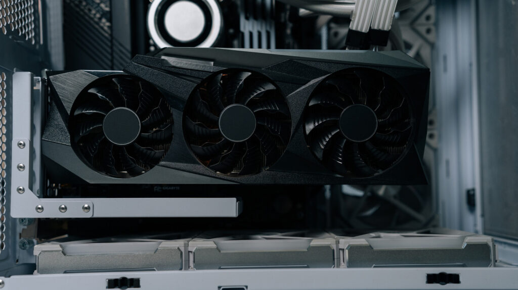 Ilustrasi kartu grafis GPU bekas berkapasitas VRAM besar yang menjadi incaran untuk komputasi AI lokal