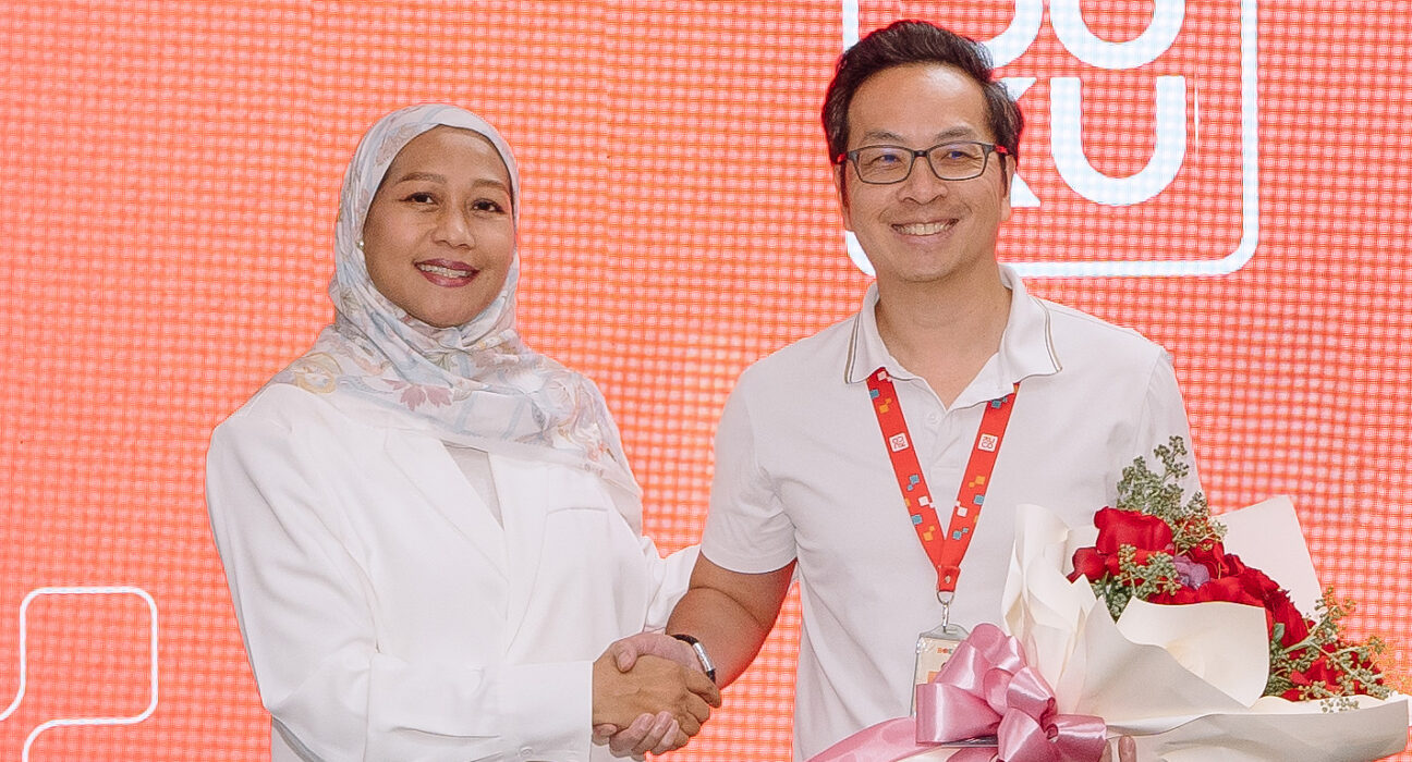 Himelda Renuat resmi ditunjuk sebagai CEO Doku dan Head of Antom Indonesia didampingi Chris Yeo