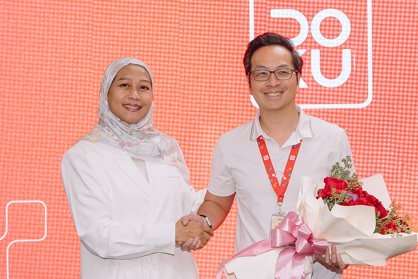 Himelda Renuat resmi ditunjuk sebagai CEO Doku dan Head of Antom Indonesia didampingi Chris Yeo