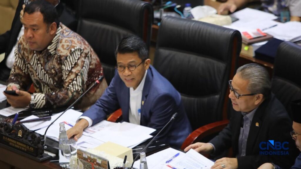 Ketua Komisi XI DPR RI Mukhamad Misbakhun memimpin rapat kerja bersama jajaran Dewan Gubernur Bank Indonesia di Senayan