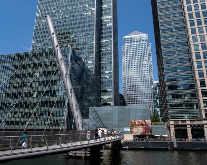 Pemandangan distrik finansial Canary Wharf dan One Canada Square di London
