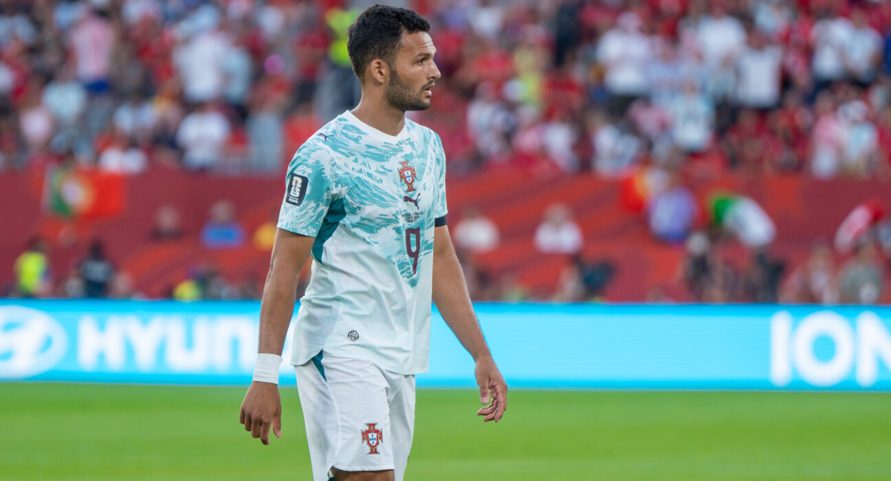 Aksi penyerang Portugal Goncalo Ramos dalam laga internasional di lapangan hijau