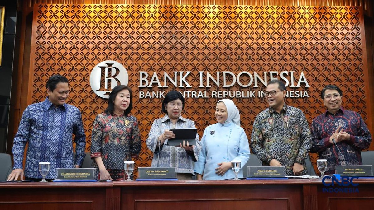 Gubernur Bank Indonesia pada Pertemuan Penentuan Bunga Acuan 2026