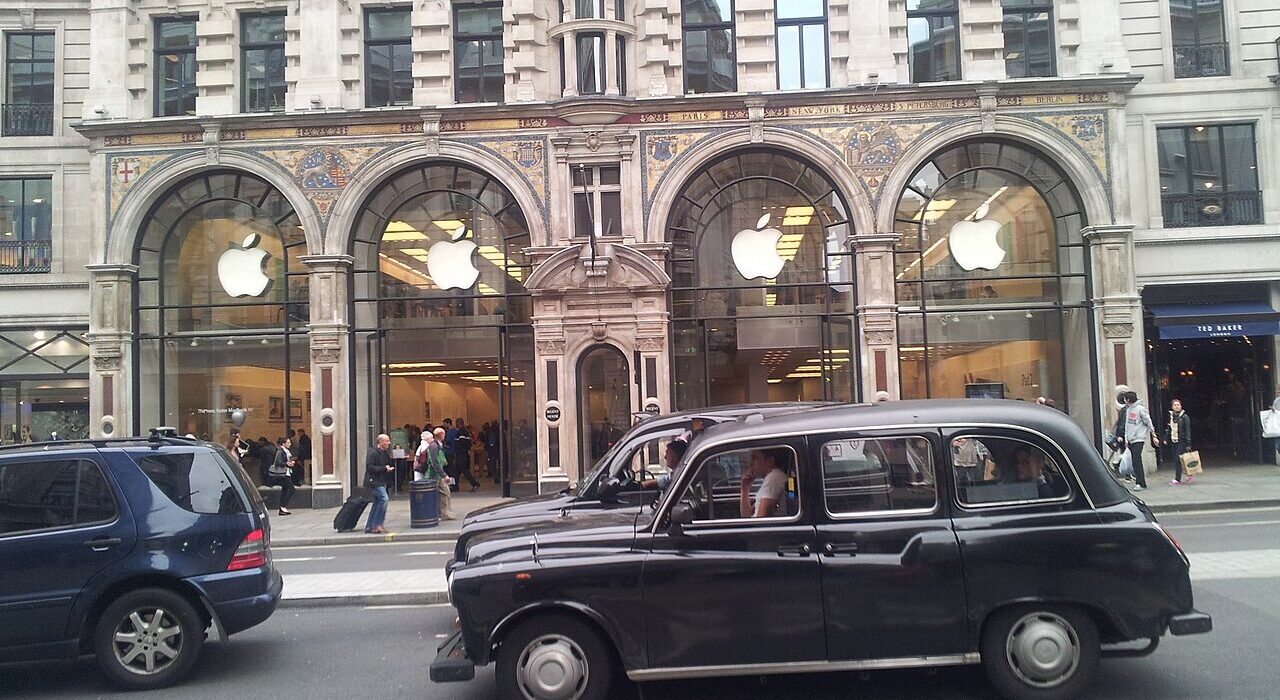 Toko ritel Apple Store di Regent Street London yang menjadi sorotan kasus persaingan usaha Inggris
