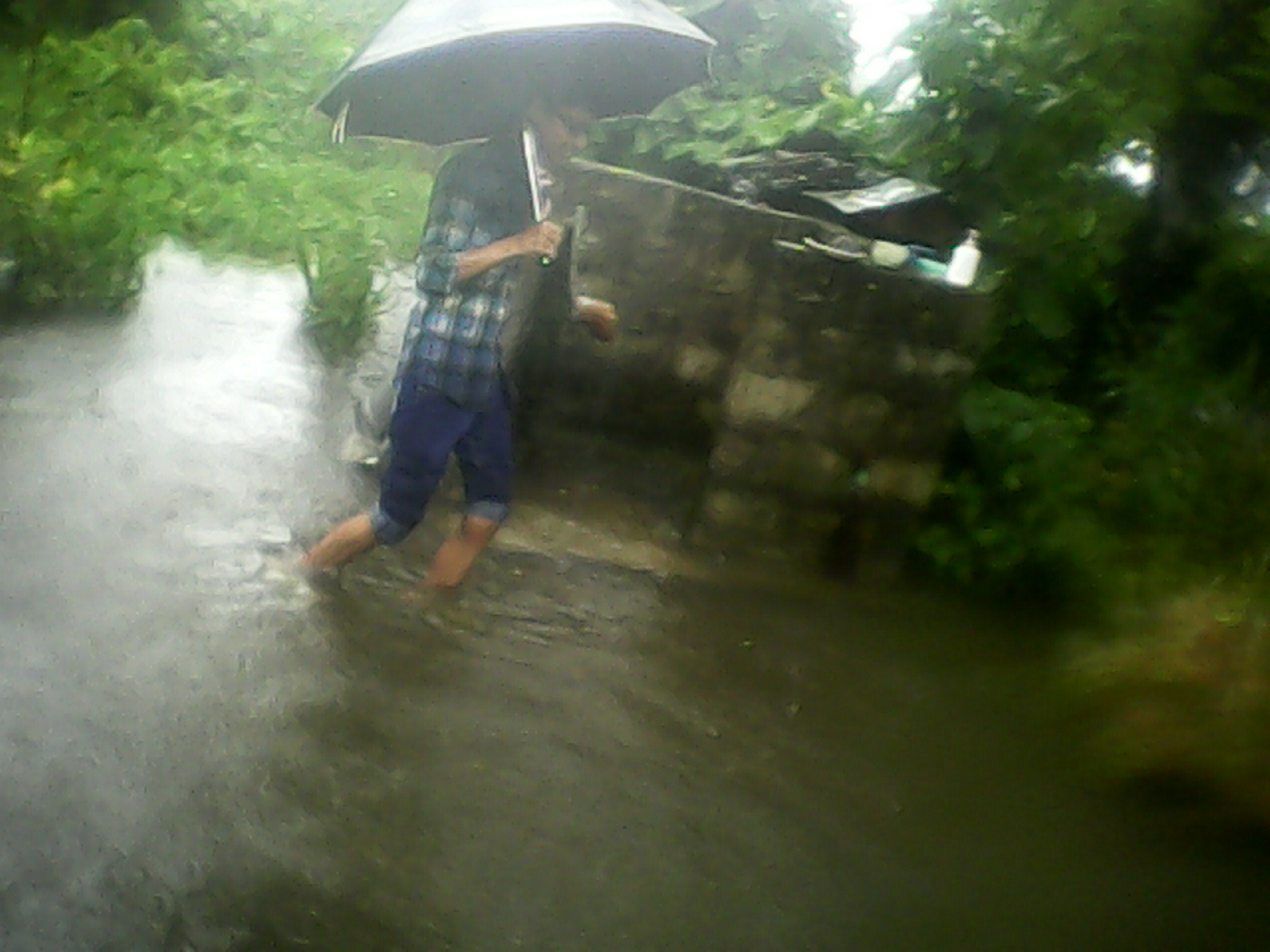 Banjir bandang merendam permukiman di dataran rendah Nepal akibat luapan sungai Himalaya pada musim hujan monsun