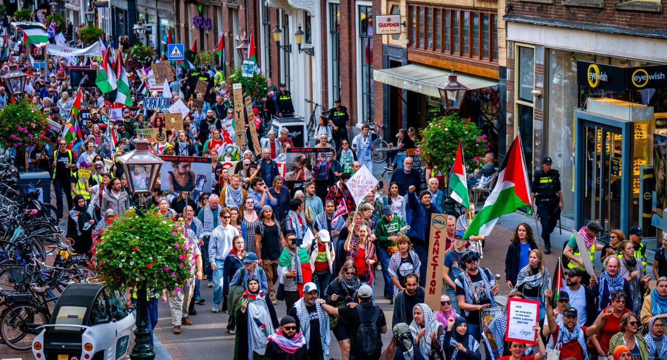 Demonstrasi solidaritas Palestina di Leiden Belanda memprotes kebijakan pemukiman ilegal di Tepi Barat