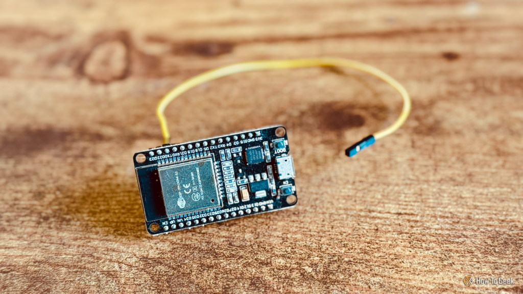 Ilustrasi Modul ESP32 untuk eksperimen Smart Home