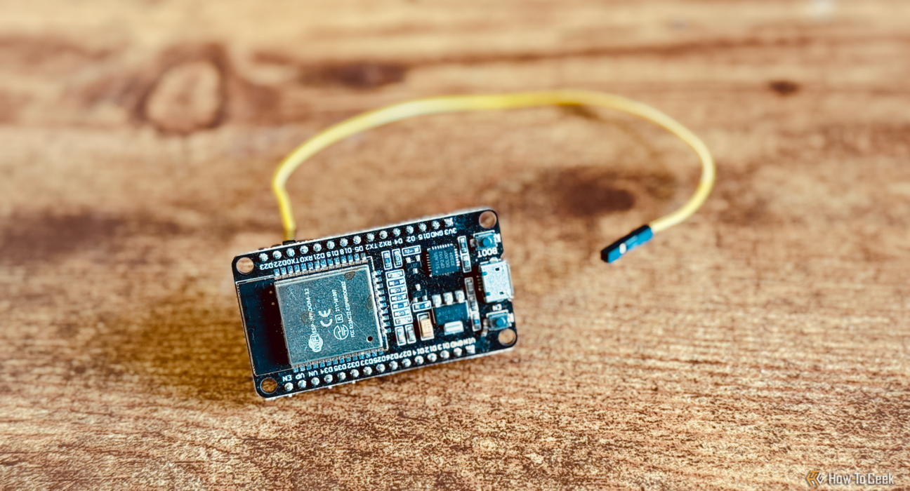 Ilustrasi Modul ESP32 untuk eksperimen Smart Home