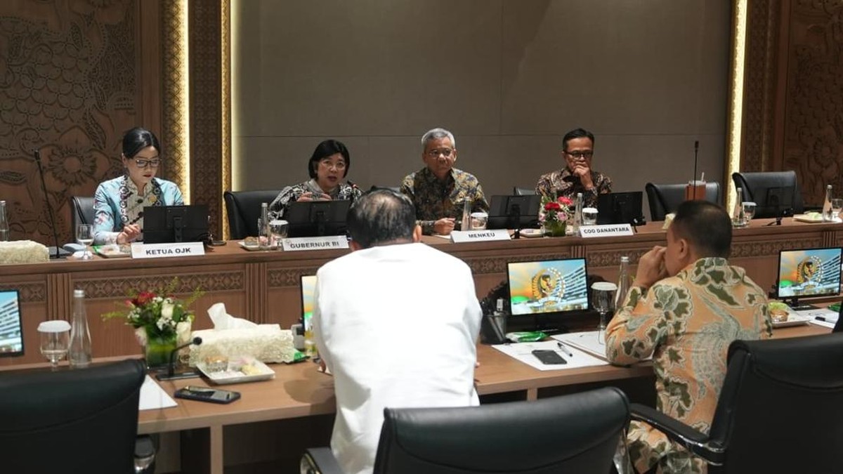 Rapat DPR dan Lembaga Keuangan