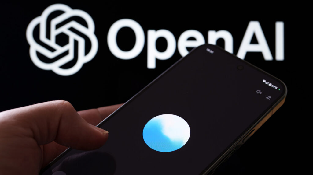 Komparasi Gemini Live vs ChatGPT Voice dalam percakapan suara AI real-time