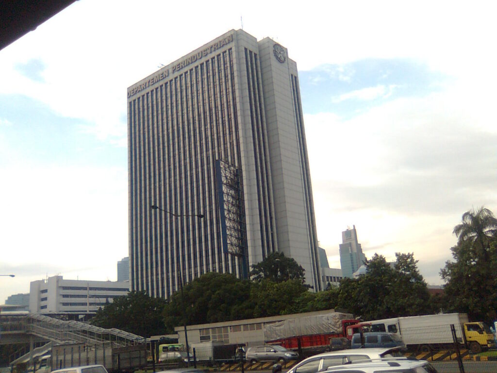 Gedung Kementerian Perindustrian di Jakarta yang mendorong penguatan industri halal nasional menembus pasar global