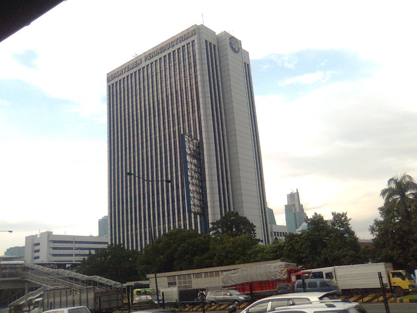 Gedung Kementerian Perindustrian di Jakarta yang mendorong penguatan industri halal nasional menembus pasar global