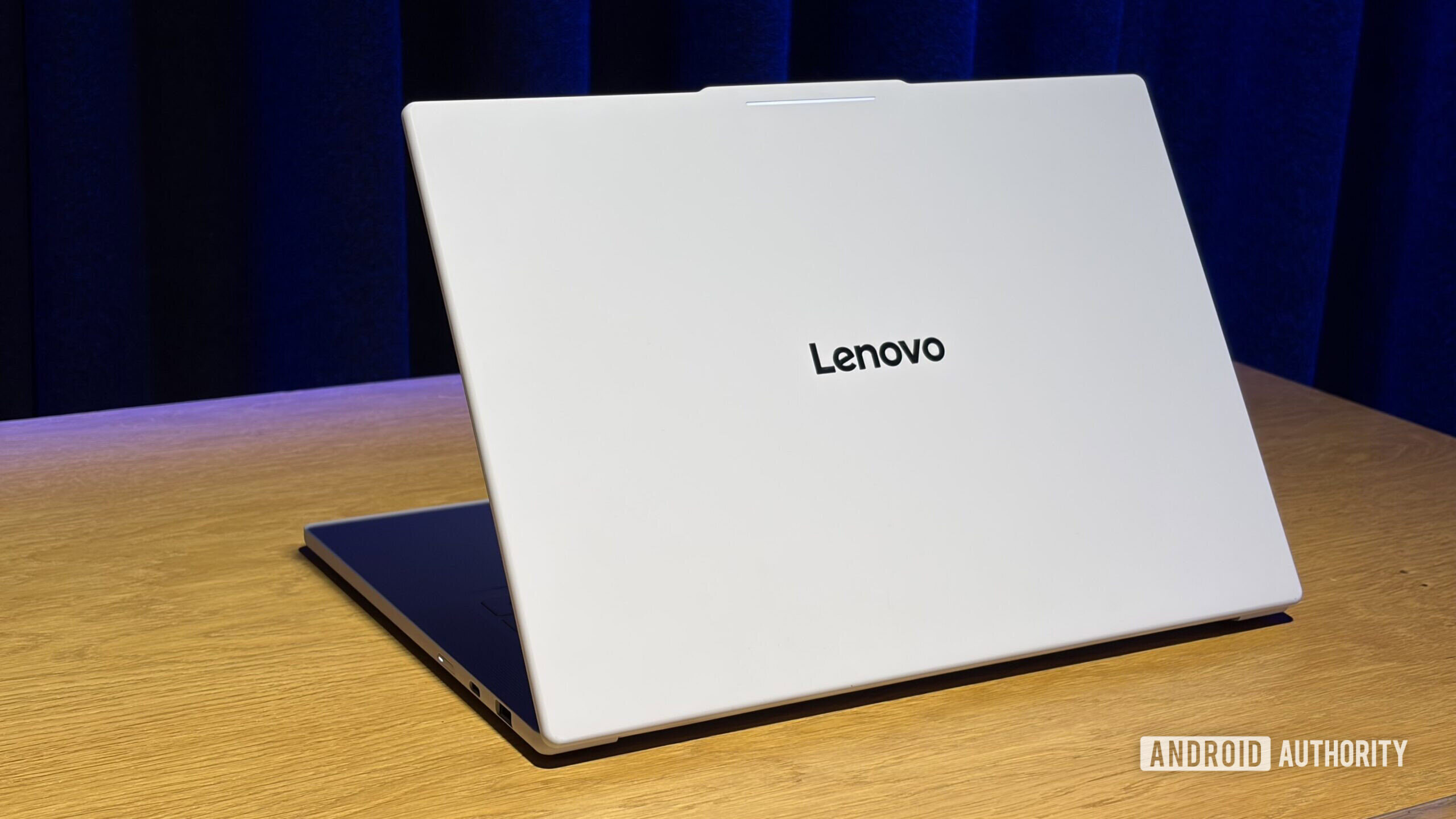 Lenovo Googlebook 15 dengan layar OLED 15,3 inci 2.8K dan prosesor Intel Core Ultra 5