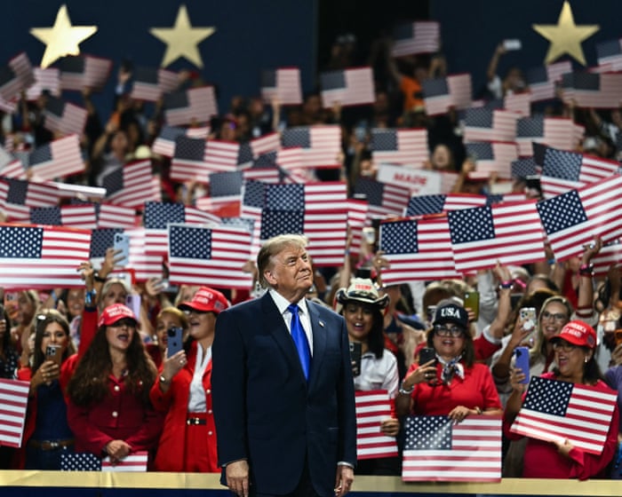 Donald Trump berpidato dalam agenda kampanye pemilu sela di Dallas menjelang pemilihan Kongres November 2026.