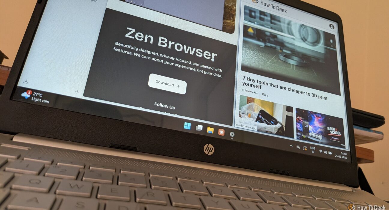 Laptop menjalankan Zen Browser dengan tampilan vertical tabs dan workspace modern
