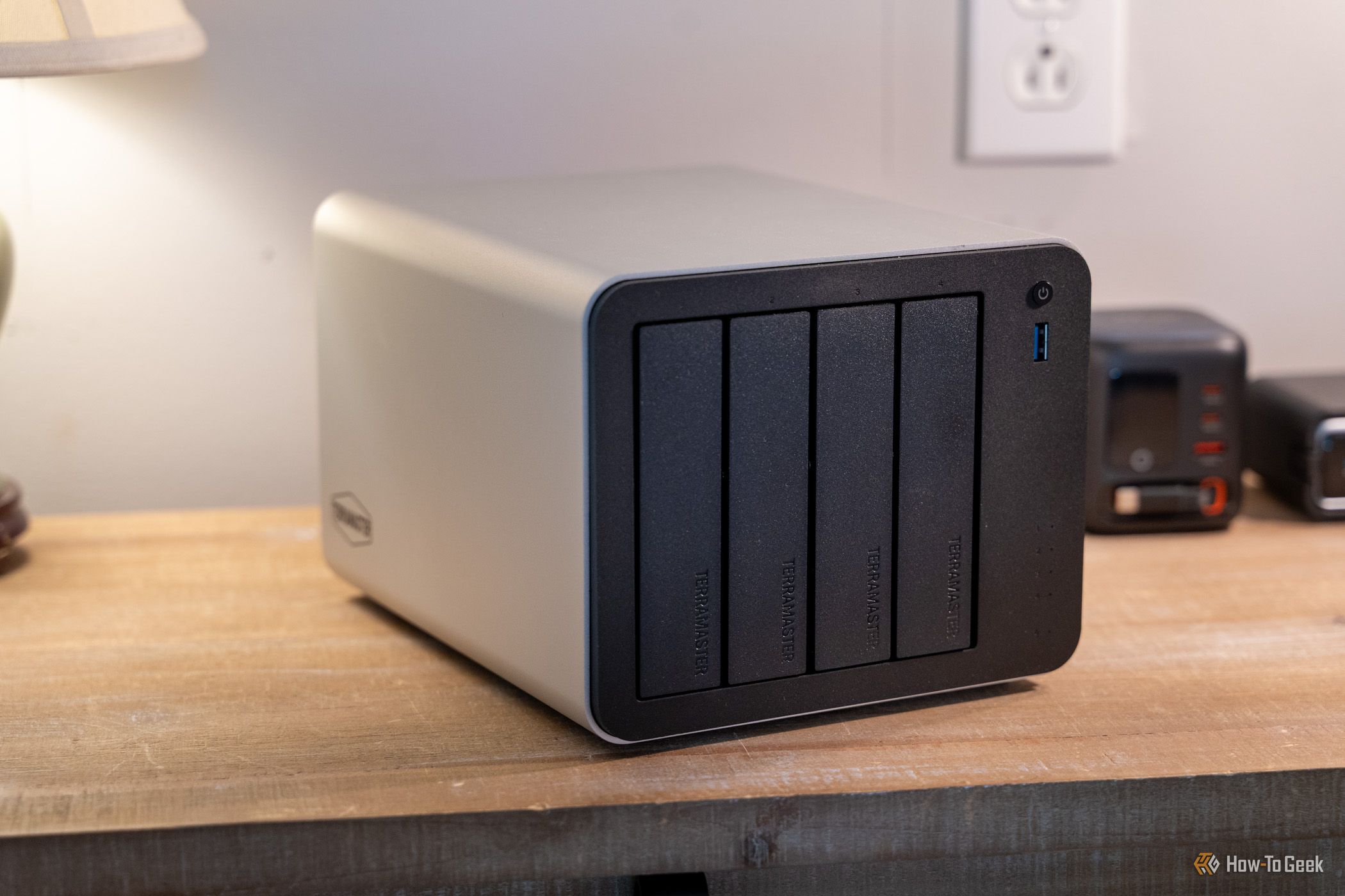 Unit Network Attached Storage (NAS) 4-bay TerraMaster F4-425 Pro untuk sistem cold storage dan backup arsip data rumahan
