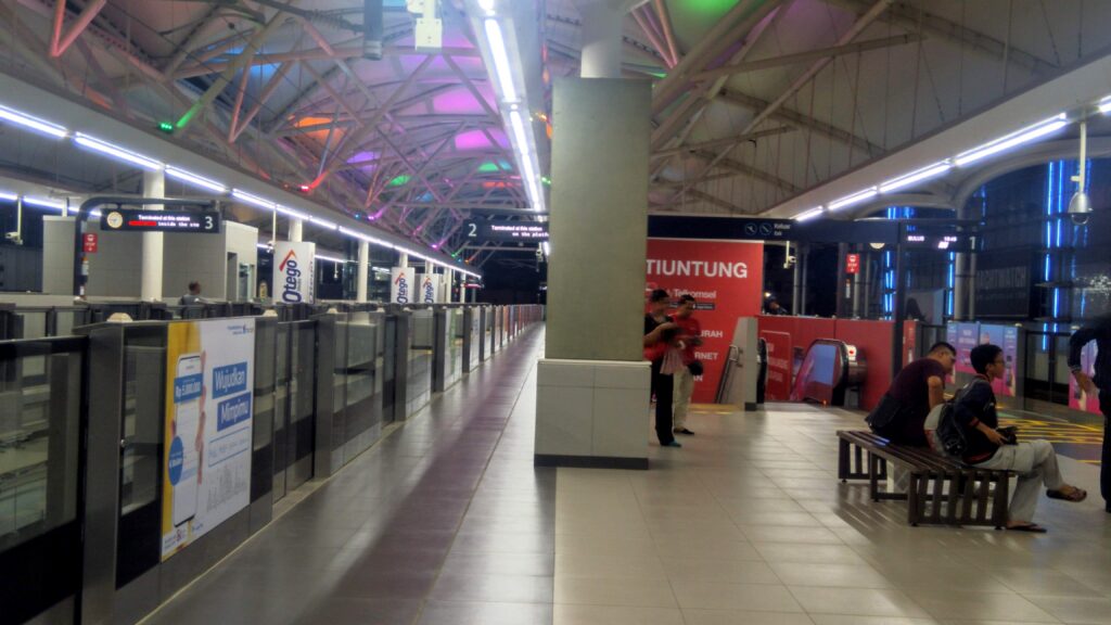 Stasiun MRT Blok M BCA Jakarta Selatan di kawasan transit terpadu Blok M Hub