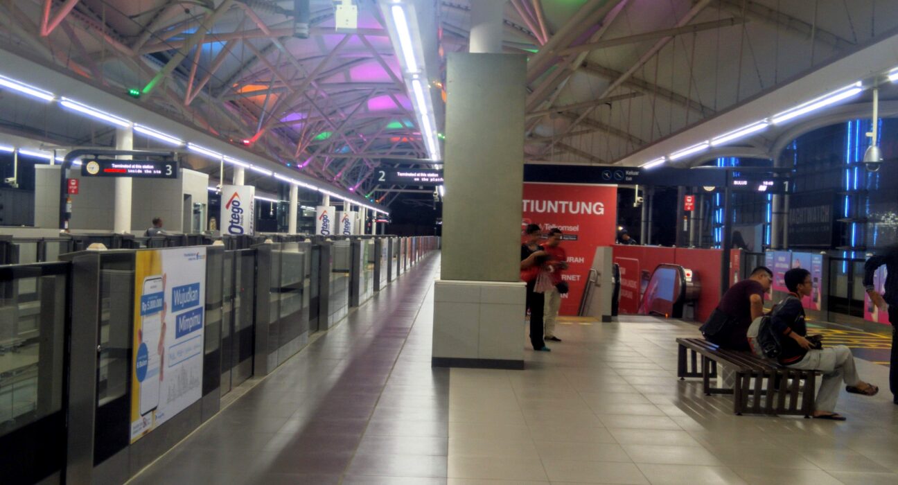 Stasiun MRT Blok M BCA Jakarta Selatan di kawasan transit terpadu Blok M Hub