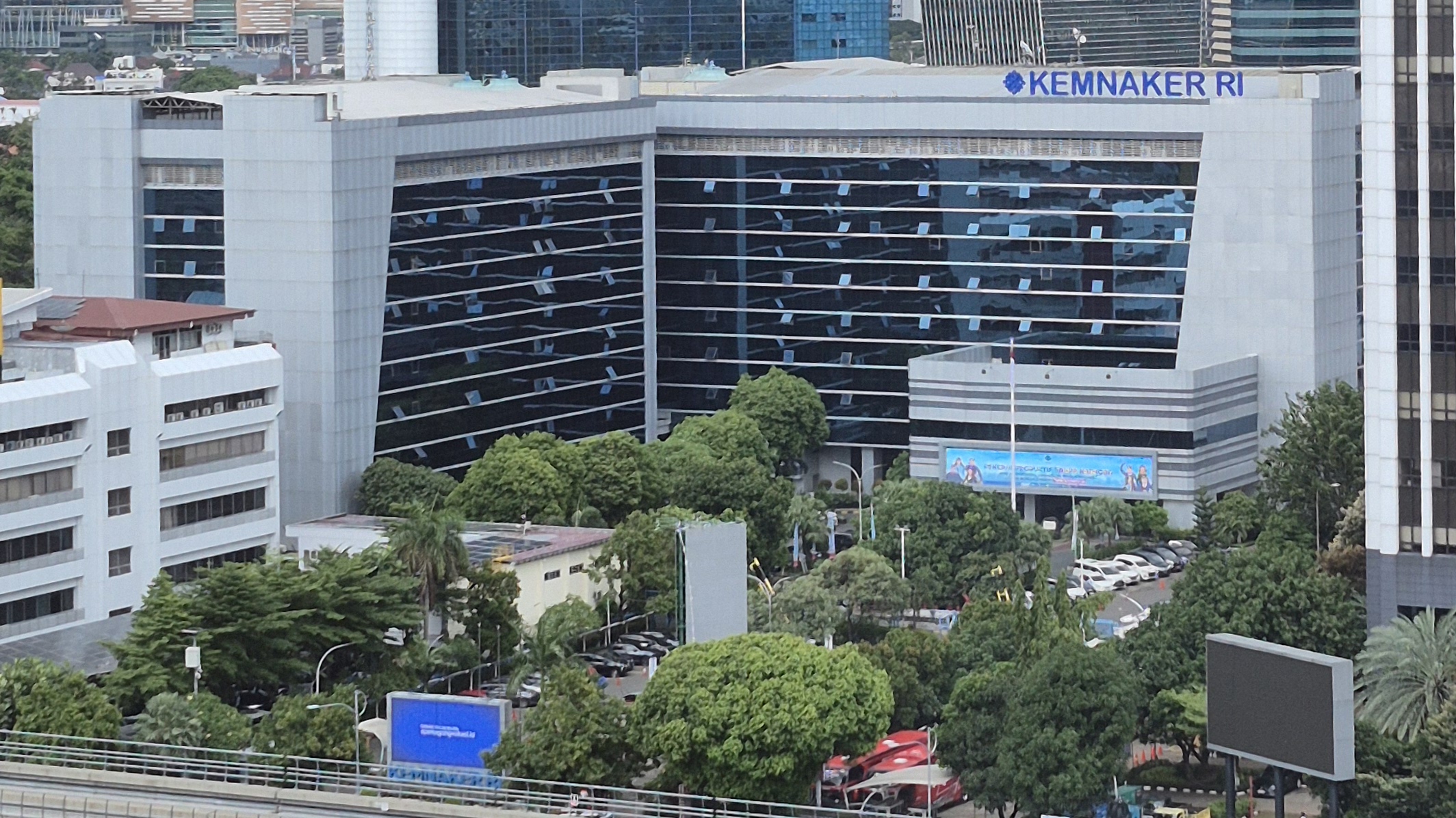 Gedung Kementerian Ketenagakerjaan Republik Indonesia di Jakarta yang membuka pendaftaran mitra MagangHub Batch 3 Angkatan II 2026