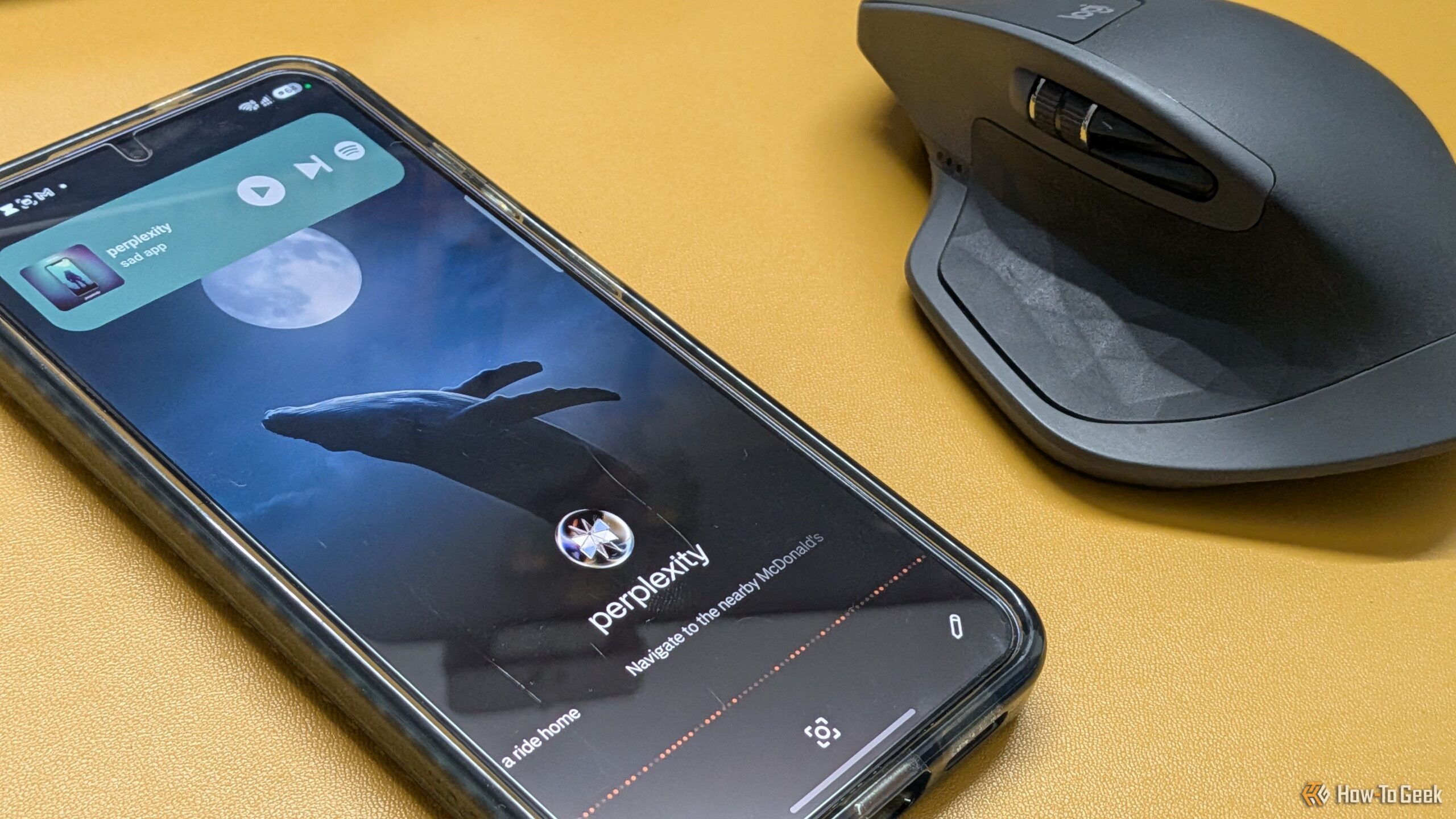 Aplikasi Perplexity aktif sebagai asisten digital default pada layar Samsung Galaxy S24