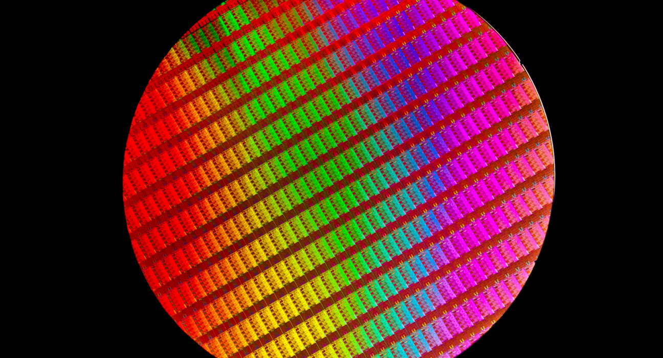 Wafer silikon prosesor semikonduktor canggih Intel untuk litografi fabrikasi microchip