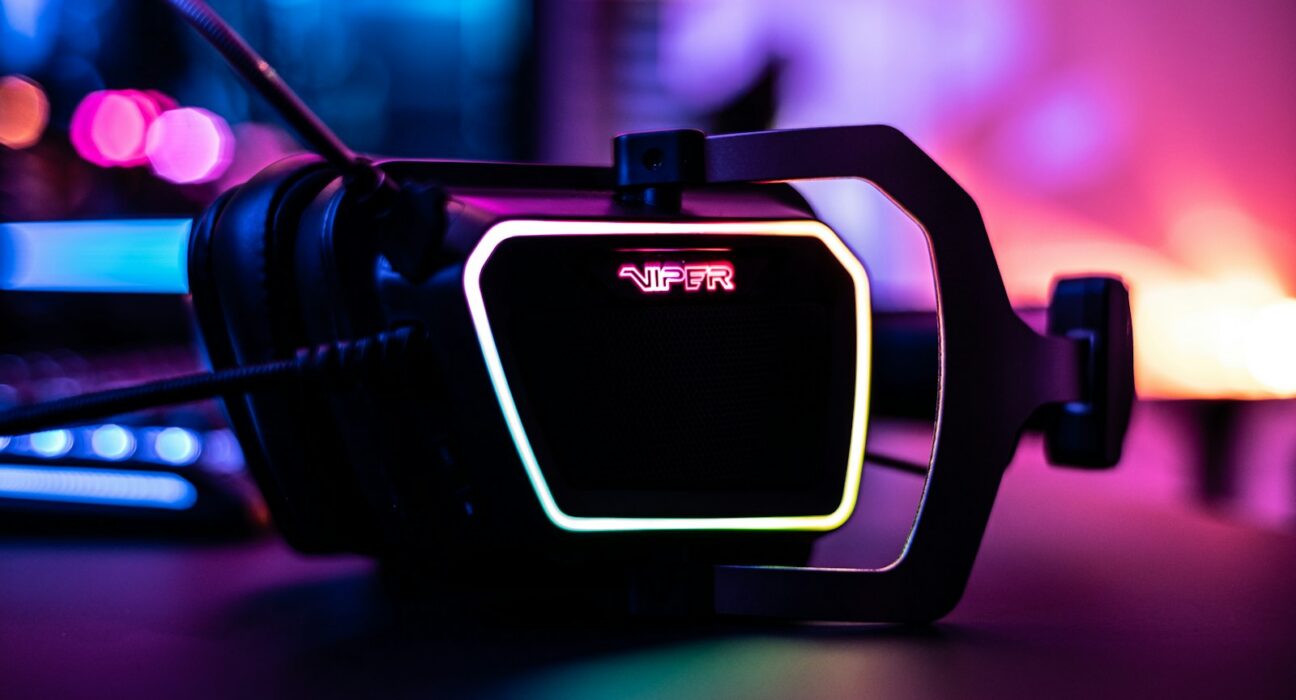 Headset gaming untuk ilustrasi Team Voice League of Legends