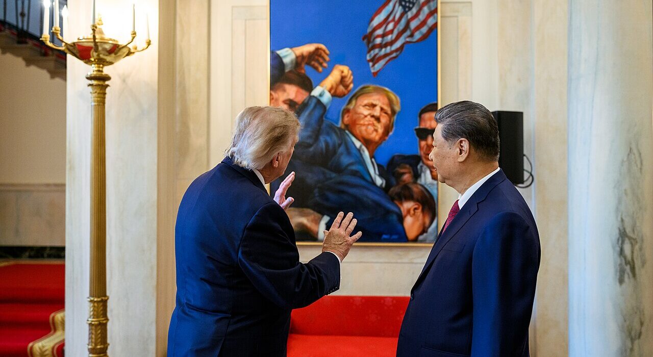 Presiden AS Donald Trump berbincang dengan Presiden China Xi Jinping di Gedung Putih