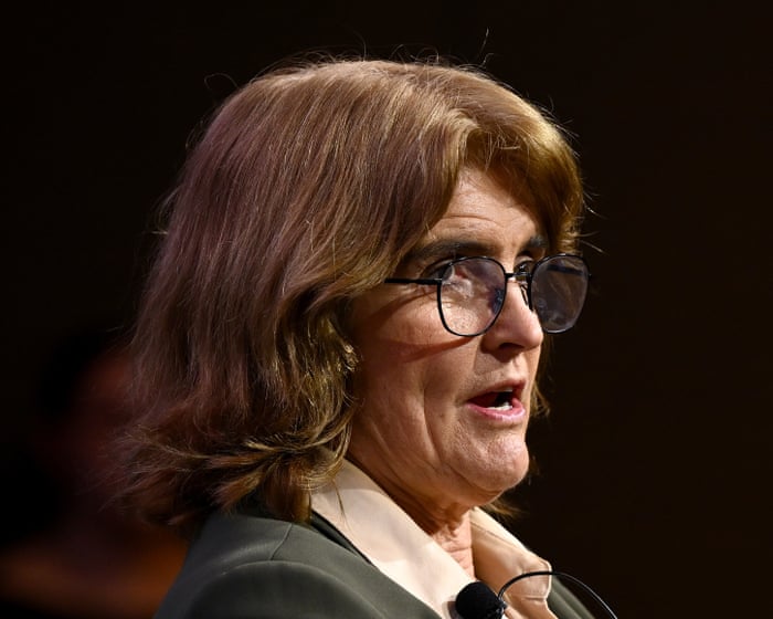 Gubernur Reserve Bank of Australia Michele Bullock dalam konferensi pers kebijakan moneter