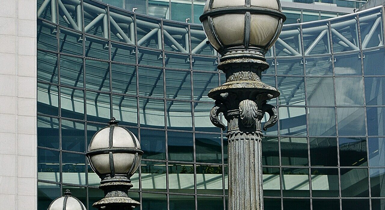Fasad Gedung Kantor Pusat US Securities and Exchange Commission di Washington DC