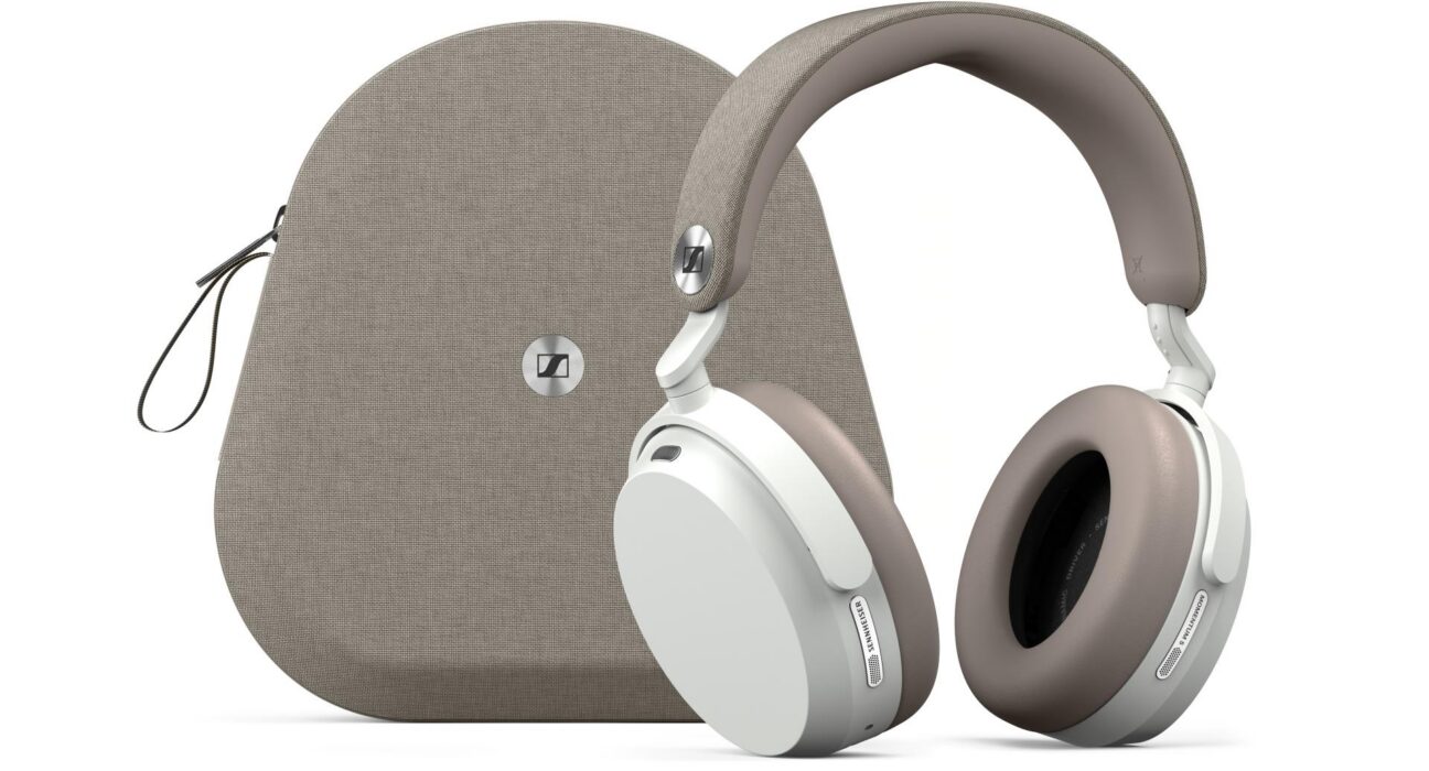 Headphone Sennheiser Momentum 5 Wireless bersama kotak penyimpanannya