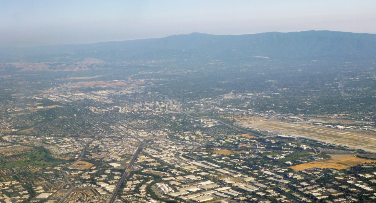 Kawasan pusat teknologi Silicon Valley California yang menjadi poros inovasi kecerdasan buatan global
