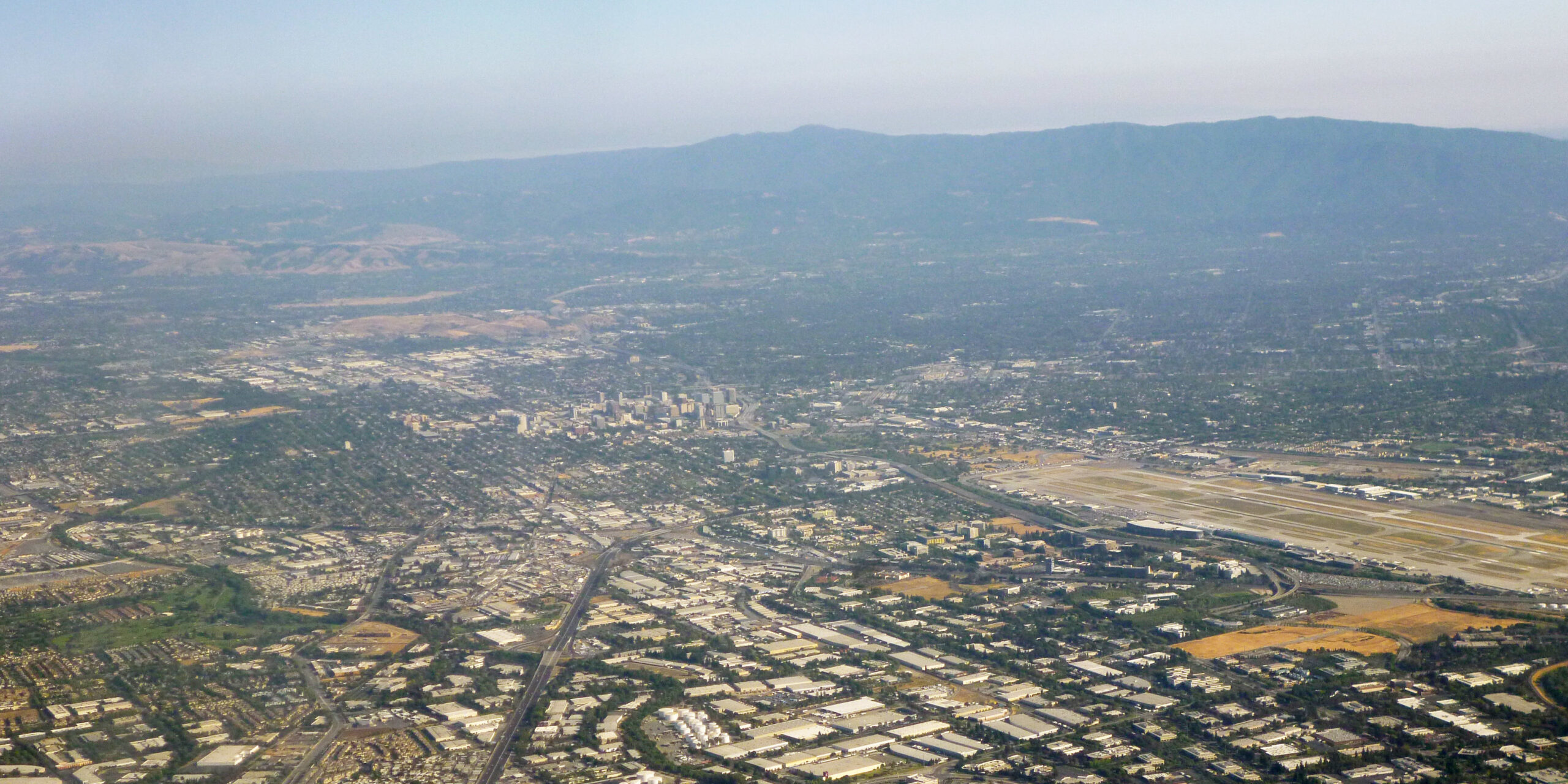 Kawasan pusat teknologi Silicon Valley California yang menjadi poros inovasi kecerdasan buatan global