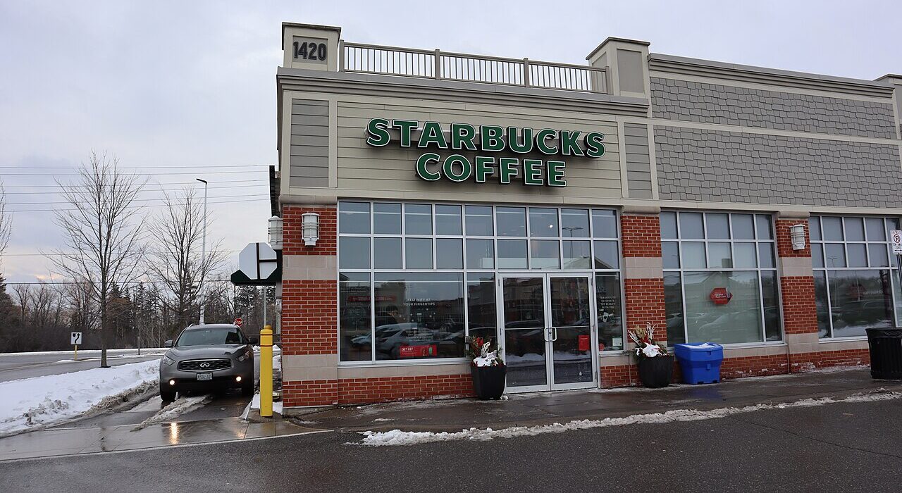 Gerai Starbucks tutup 250 lokasi di Amerika Utara sebagai bagian restrukturisasi