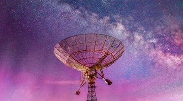Ilustrasi penangkapan gelombang radio frekuensi dari eksoplanet luar angkasa raksasa
