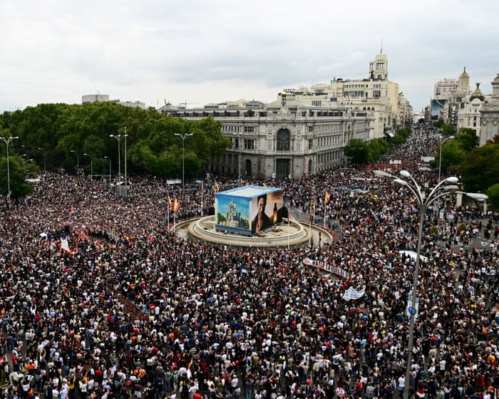 Ribuan demonstran memadati jalanan pusat kota Madrid memprotes lonjakan harga sewa dan krisis perumahan Spanyol