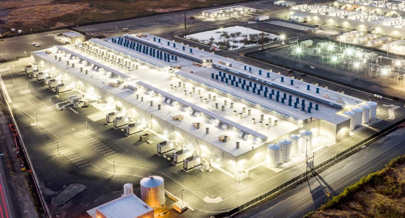 Gedung Amazon Web Services AWS Data Center